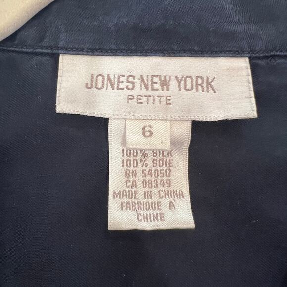 Vtg Jones New York Long Sleeve Button Down 100% Silk Blouse Navy Blue 6 Petite - Picture 2 of 10